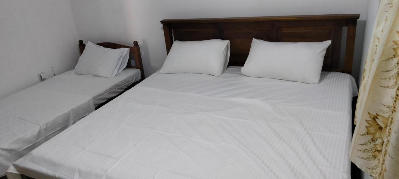 Healand Holiday Bungalow And Restaurant Деніяя Екстер'єр фото