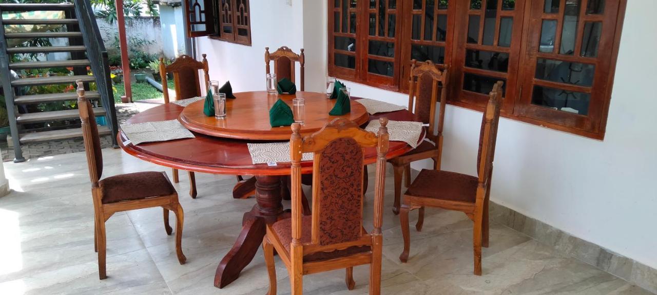 Healand Holiday Bungalow And Restaurant Деніяя Екстер'єр фото