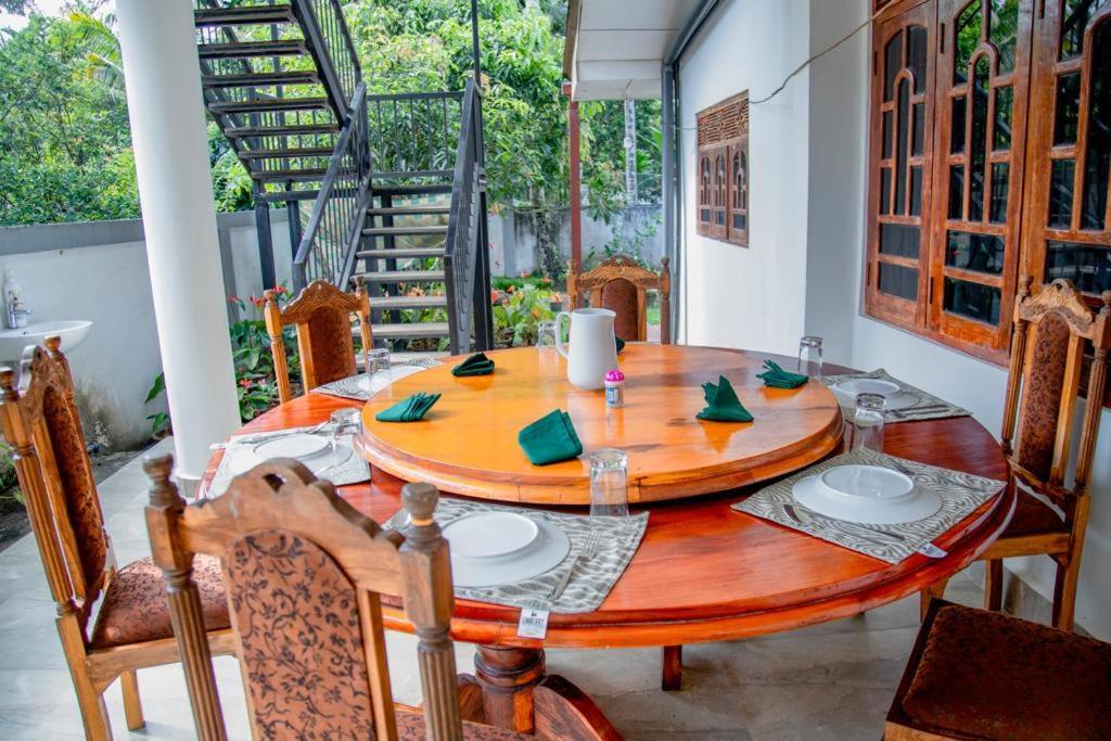 Healand Holiday Bungalow And Restaurant Деніяя Екстер'єр фото