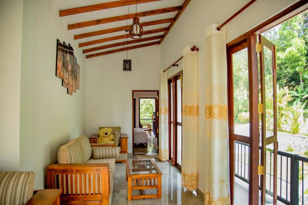 Healand Holiday Bungalow And Restaurant Деніяя Екстер'єр фото