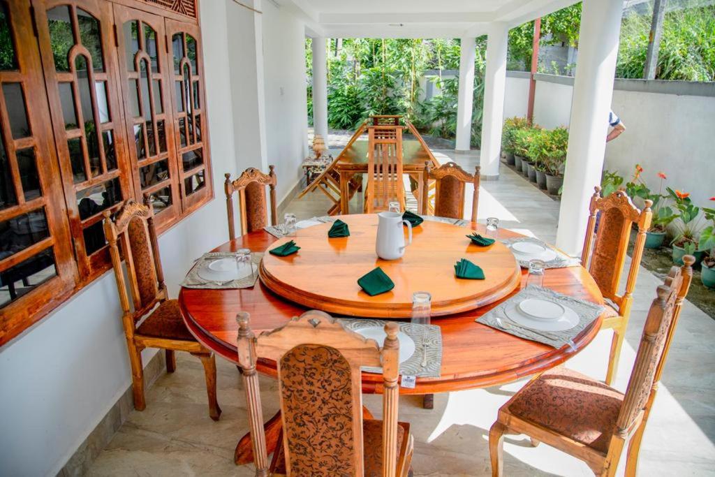 Healand Holiday Bungalow And Restaurant Деніяя Екстер'єр фото